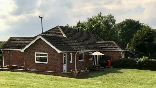 2-bed house on 2 Bungalow, Holmes Lane, Scunthorpe, £239,950