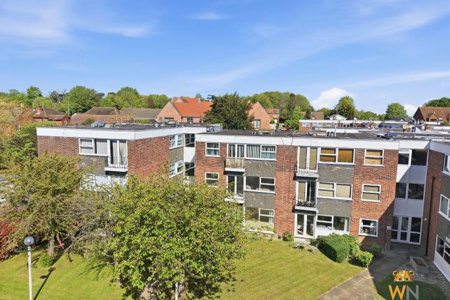 2-bed flat on Flat 36, Ardleigh Court, Hutton Road, Brentwood, £325,000