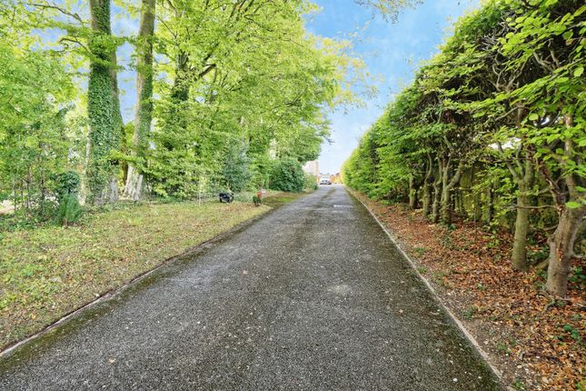 2, Coombe Drive, Shepherdswell photo 3