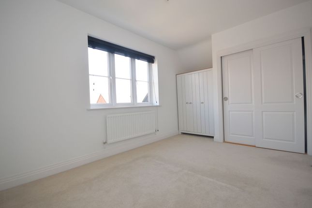 19 Aspen Road, High Wycombe photo 5
