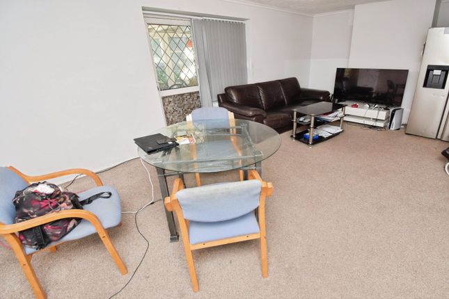 Whitworth Avenue, Coventry photo 3