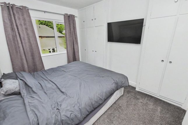24, Penrith Grove, West Yorkshire photo 5