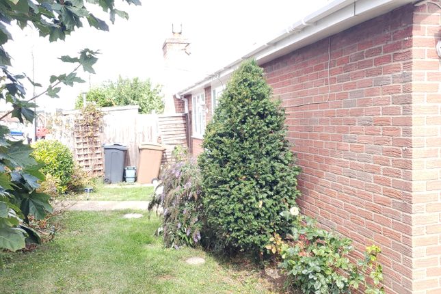 2, Canewdon Gardens, Wickford photo 2