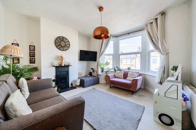 First Floor Flat, 10, Fordel Road, Catford London photo 2