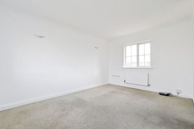 11, Parnell Close, Grays photo 4