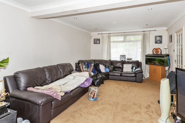 12, Bromycroft Road, Slough photo 3