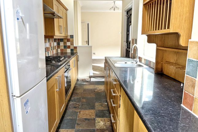 39 Clarence Road, Worksop photo 5