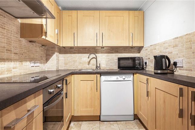 Flat 2, St. James Court, 331, Bethnal Green Road, London photo 2
