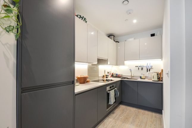 112 Harrow Manorway, London photo 2