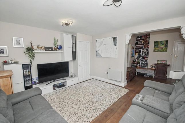 21, Queensway, Wellingborough photo 4