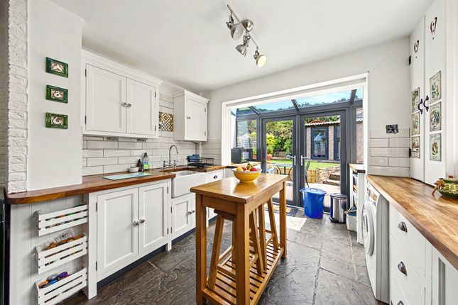 2, Riverside Crescent, Chesterfield photo 3