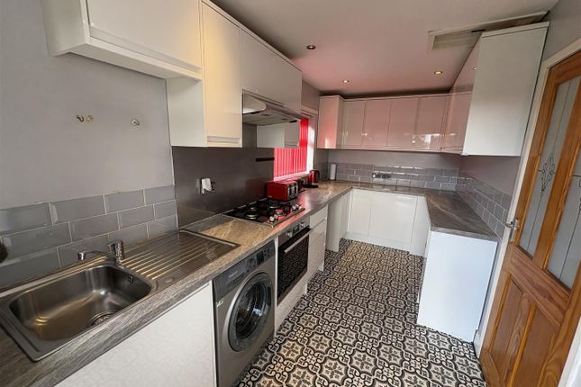 Bradford Road, Batley photo 5