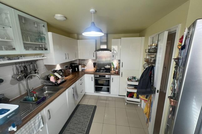 18, Alderney Avenue, Milton Keynes photo 4