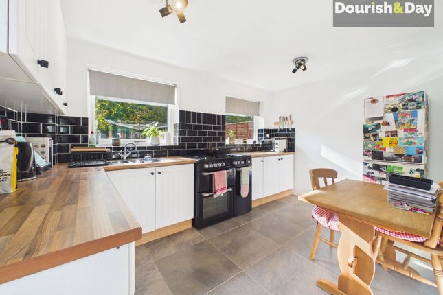 38 Carisbrooke Drive, Stafford photo 3