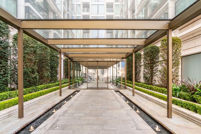 2-bed flat on Flat 35 Sugar Quay, London, £900,000