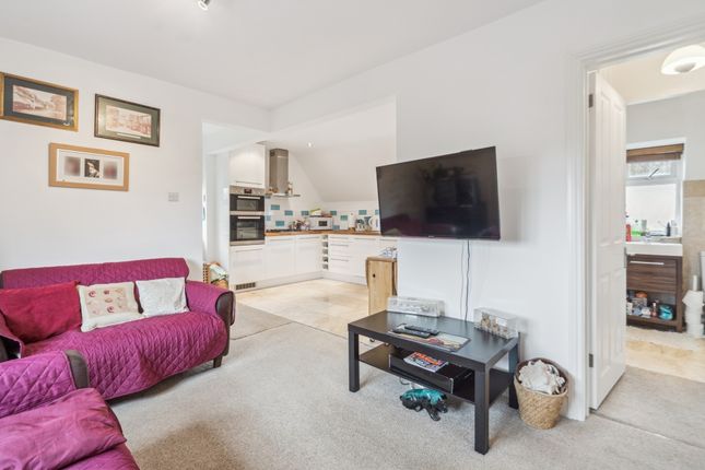 2, Hillside Close, Gerrards Cross photo 4