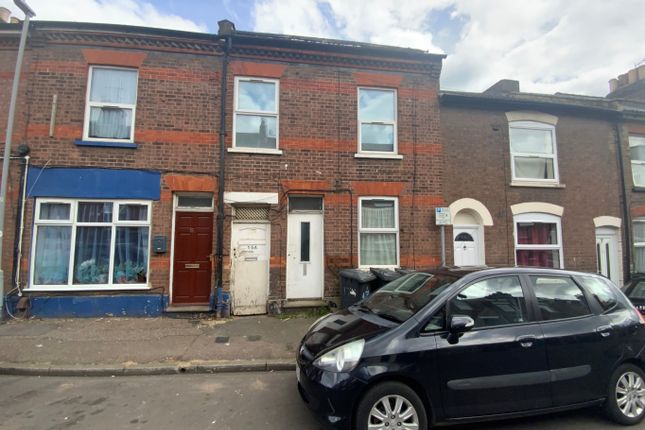 Terraced house to rent in Stanley Street, Luton, Bedfordshire
