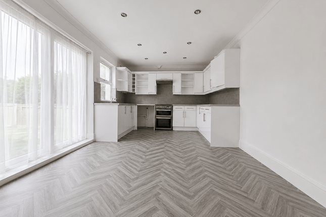 21 Warren Road, Luton photo 4
