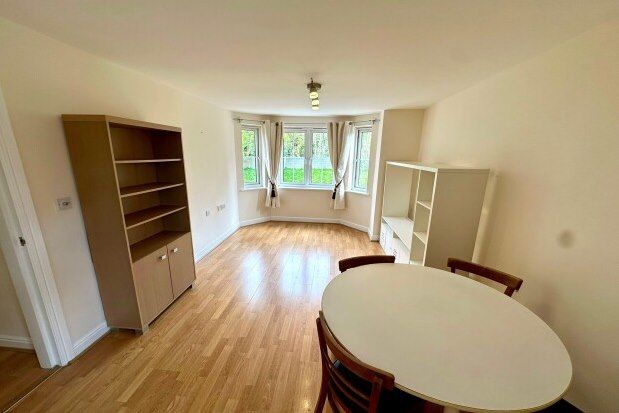 Flat to rent in Chelsfield Grove, Manchester