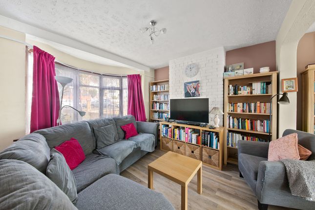 531, Whitton Avenue West, Greenford photo 3