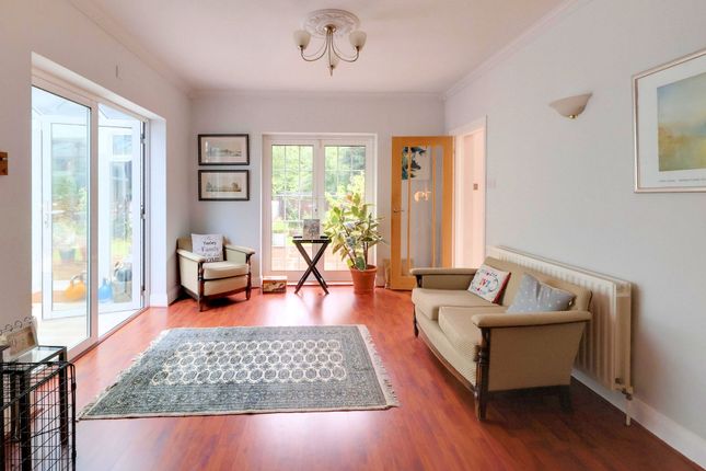 56 Oaks Road, Croydon photo 3