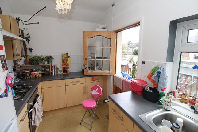 3-bed flat on First floor flat, 199, Whitchurch Road, Cardiff, £1,650/mo