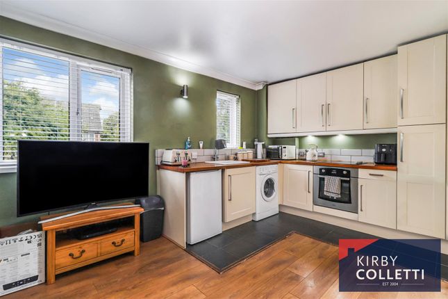 35, Parrotts Field, Hoddesdon photo 4