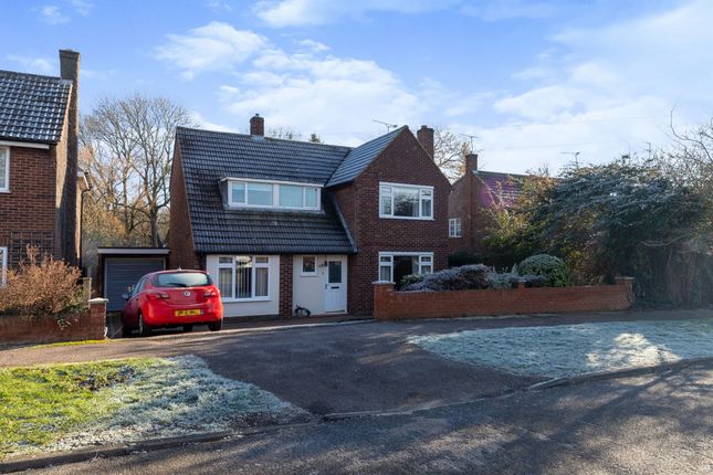 Thumbnail Detached house for sale in Hawthorn Hill, Letchworth Garden City