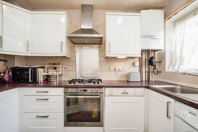 59, Norbury Avenue, Watford photo 3