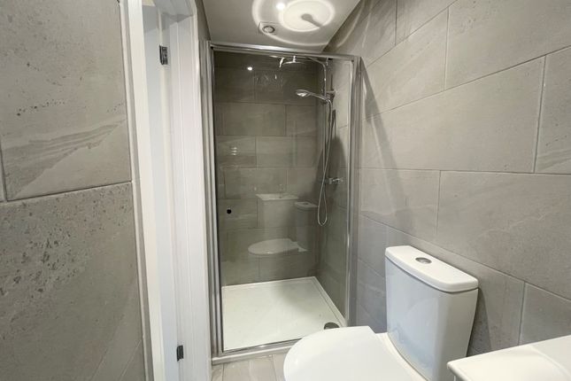 Room 3, Crawley photo 4