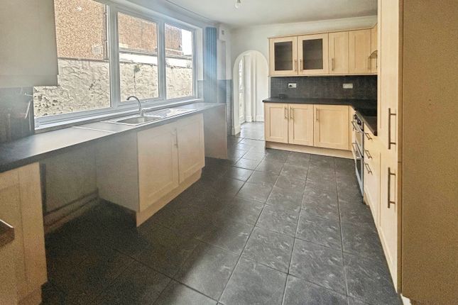 119, Hainton Avenue, Grimsby photo 3