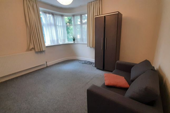 Flat to rent in Priory Road, West Hampstead