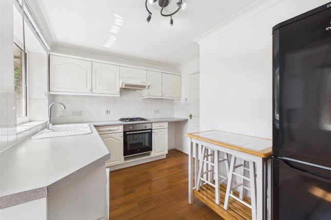 92B, Snape Hill Crescent, Dronfield photo 4