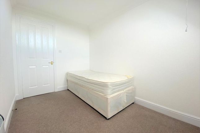 Flat to rent in Thorney Mill Road, West Drayton