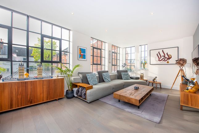 Flat for sale in Borough Road, Kingston Upon Thames