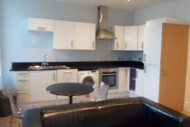 Flat 3-32 Christian Road photo 3