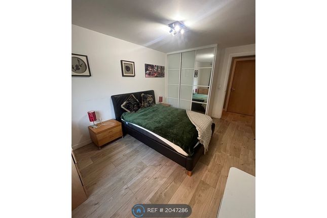Flat to rent in Berberis House, Feltham