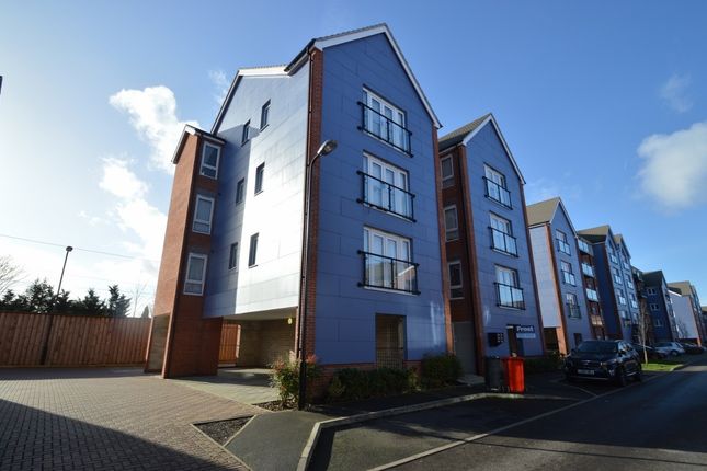 Flat for sale in Chadwick Road, Langley, Berkshire