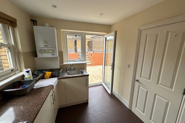 Flat 1, 61a High Street, Herts photo 4