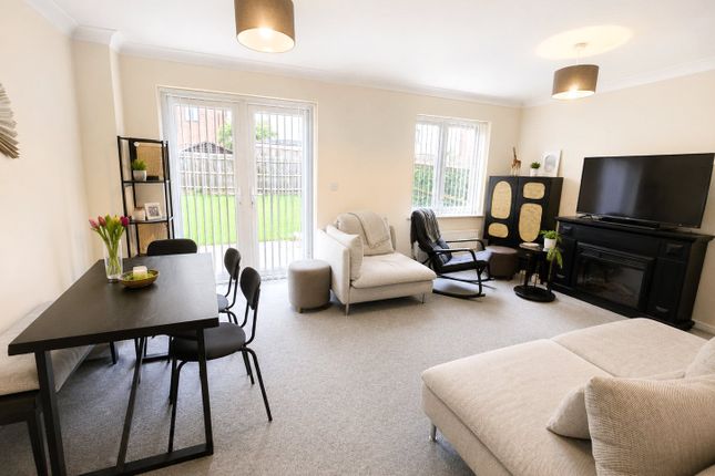 12, Fowler Way, Greater London photo 2