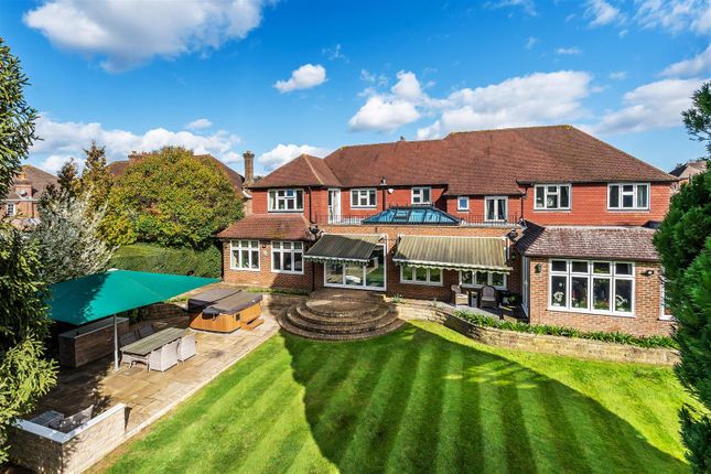 22, Golf Side, South Cheam photo 3
