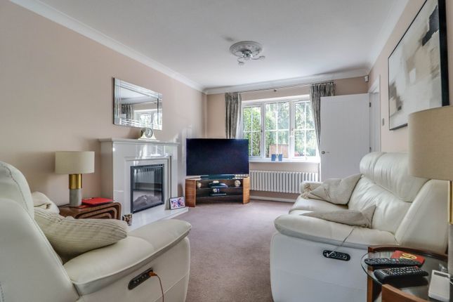 7, Great Notley Avenue, Braintree photo 3