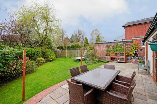 33, Heather Lea Avenue, Sheffield photo 3