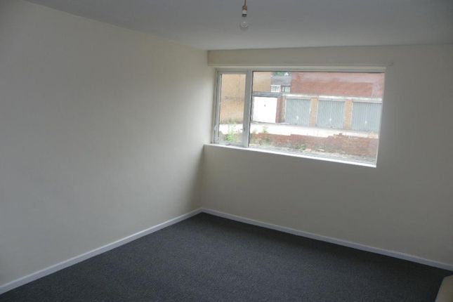 15, Compton Court, Coventry photo 3