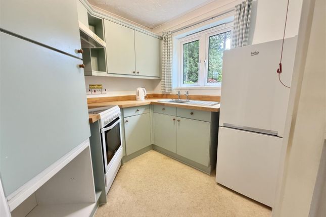 7, Maxime Court, Swansea photo 4