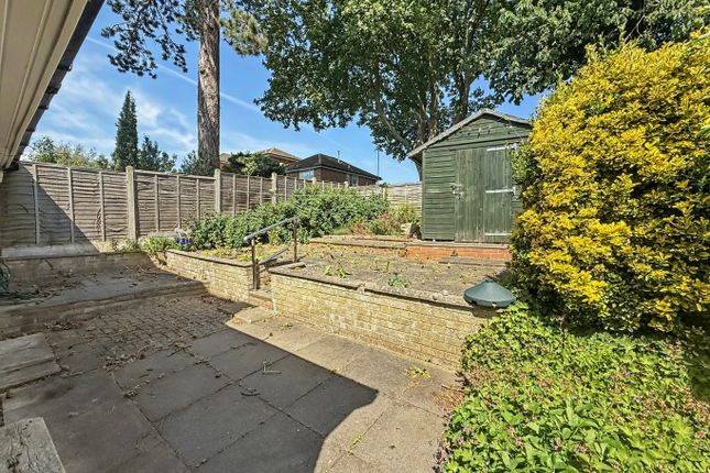4 Gloucester Close, Weedon, Northamptonshire photo 4