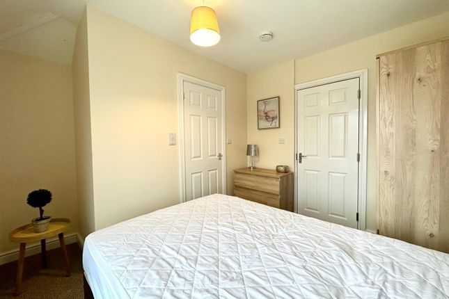 Shared accommodation to rent in Birch Avenue, Skellow, Doncaster