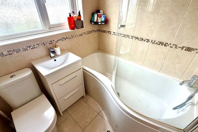 6, The Causeway, Chessington photo 4
