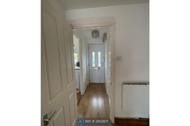 Briarwood Close, Feltham photo 4