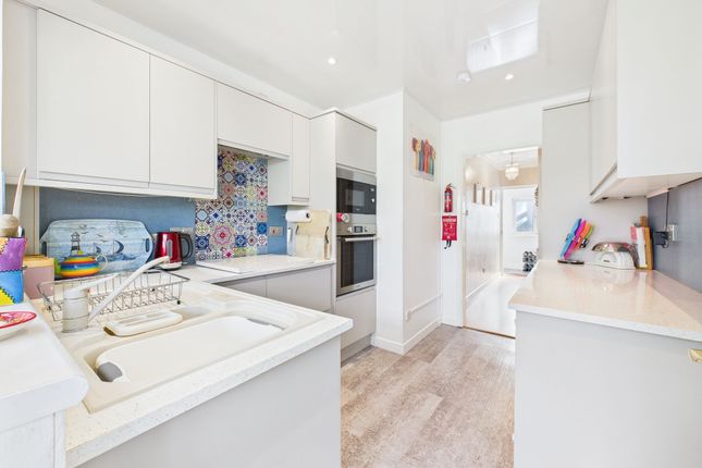 14 Valley Close, Saundersfoot photo 3